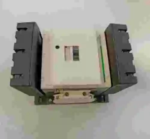 3. SCHNEIDER ELECTRIC CONTACTOR LC1 D150F7 NUEVO EN CAJA