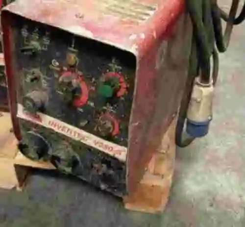 1. GRUPO DE SOLDAR LINCOLN ELECTRIC INVERTEC V250-S