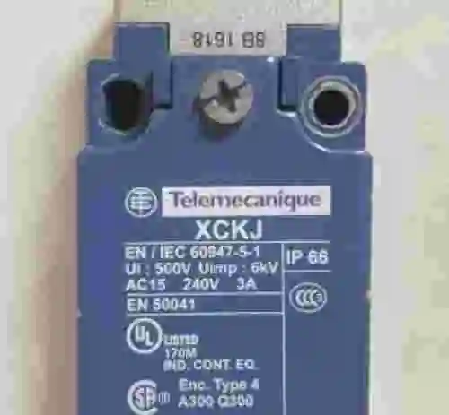 1. SENSOR DE FINAL DE CARRERA TELEMECANIQUE XCKJ ZCKE67