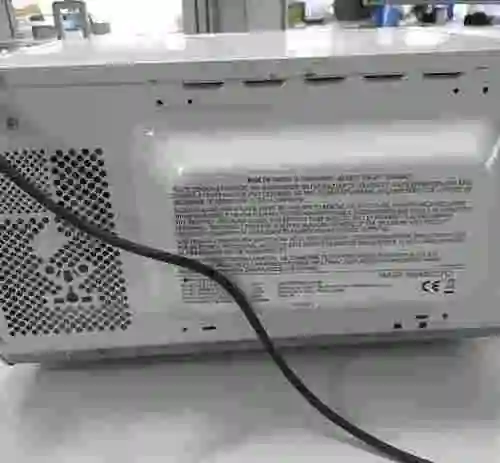 3. MICROONDAS CARREFOUR HOME HMO 20-10