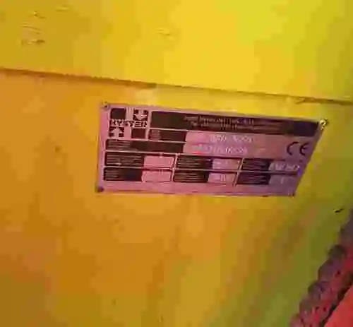 6. Apilador eléctrico con plataforma para operario Hyster