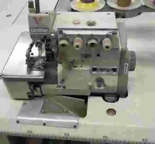 2. Lote de 2 máquinas de coser BROTHER MA4-V61