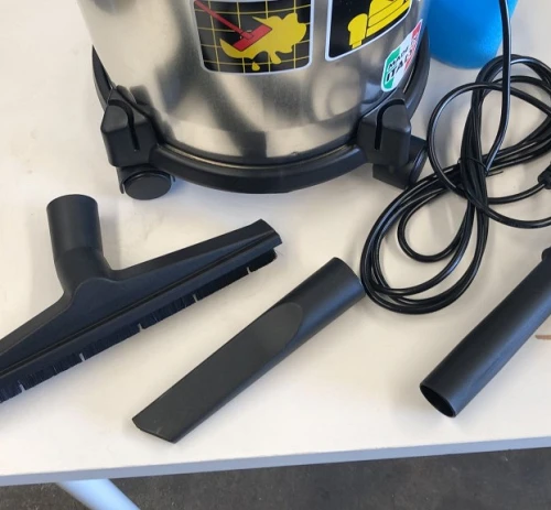 3. ASPIRADOR DE POLVO Y LIQUIDOS HYUNDAI HYV120