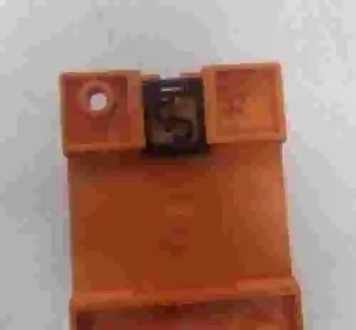2. IFM ELECTRONIC D45127 ESSN 24V DC 100MA 230V