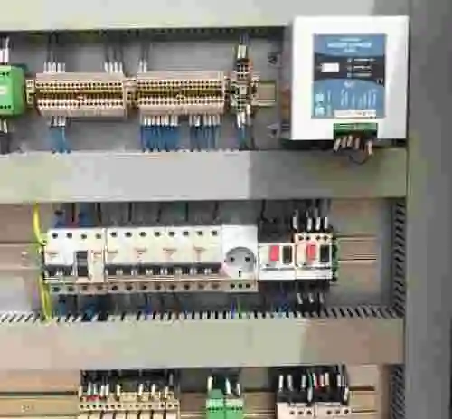 18. GENERADOR EMU-1500 CON CONTENEDOR INSONORIZADO