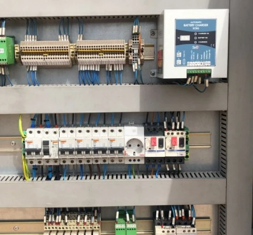 18. GENERADOR EMU-1500 CON CONTENEDOR INSONORIZADO