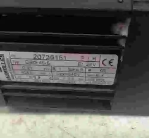 2. SERVOMOTOR BAUMULLER DSG 45-S CON REDUCTOR NEUGART PLE 80