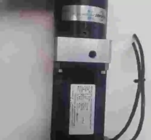 1. Kollmorgen AKM22E-ANCNR-00 Servomotor con transmisión Neugart Ple 60