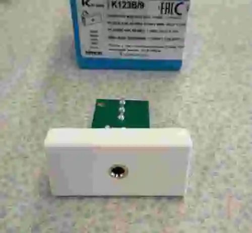 4. CONECTOR MINIJACK EMB.TORNILLO + PLACA SIMON K123B/9 ( 2 UDS )