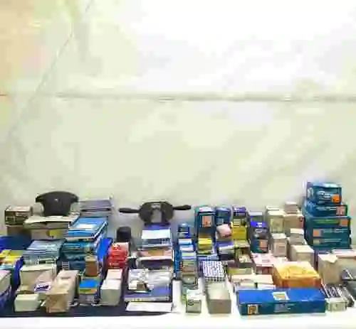 2. LOTE DE REPUESTOS ORIGINALES PARA AUTOMÓVILES