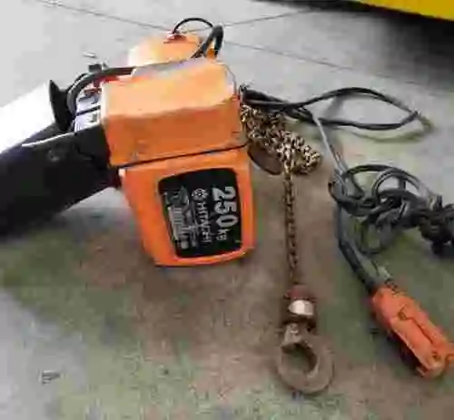 1. Polipasto eléctrico 250kg HITACHI 1/4SH2