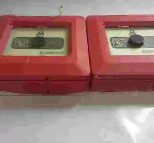 2. 2 X Punto de llamada manual Siemens CERBERUS AT 50