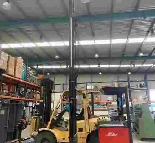 2. Carretilla eléctrica retráctil Linde R14