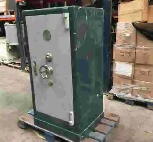 1. Caja Fuerte Zubigaray con cerradura y combinación numérica