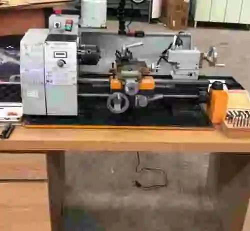 1. Torno QUANTUM D210x400 VARIO con accesorios