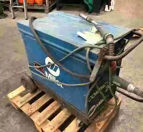 12. Equipo de soldadura MILLER COMPACTBLU 243