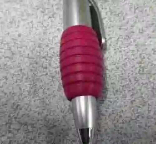 3. 500 UNIDADES BOLIGRAFOS CON CUERDA PARA COLGAR