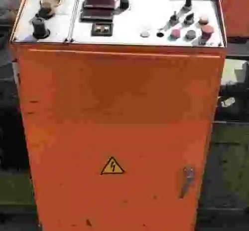 15. Sierra de cinta hidraulica semiautomatica UNIZ C.400