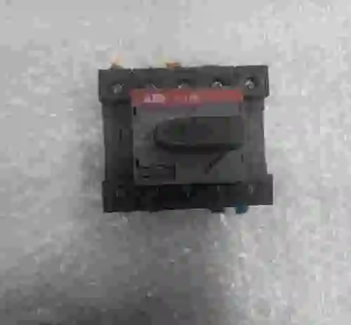 2. ABB OT63E4N/PE INTERRUPTOR DE DESCONEXION