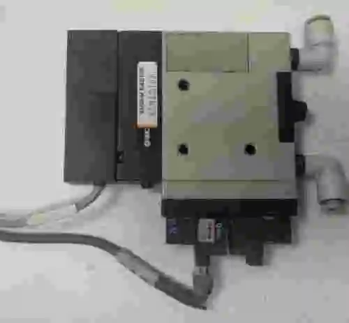 1. Generador de vacío SMC EZM131HF + ZSE1-00-15L