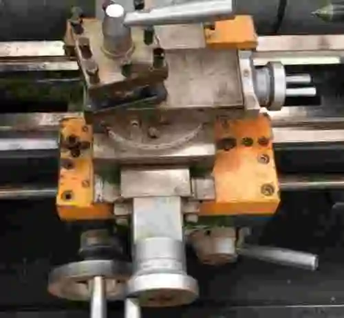 3. Torno QUANTUM D210x400 VARIO con accesorios