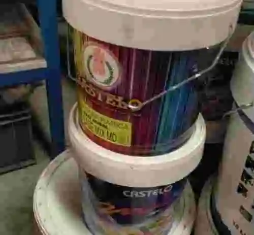 3. LOTE DE PINTURA PLASTICA