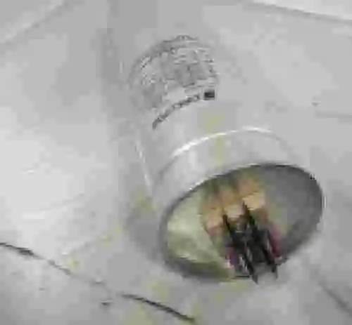 3. Condensador tubular CIRCUTOR CLZ-FP 40/7,5