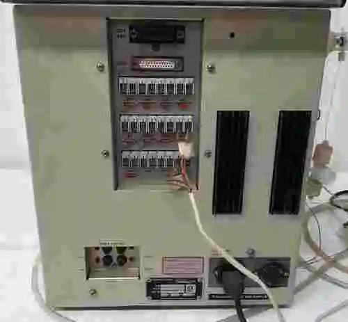 8. Cromotógrafo PerkinElmer ISS-100