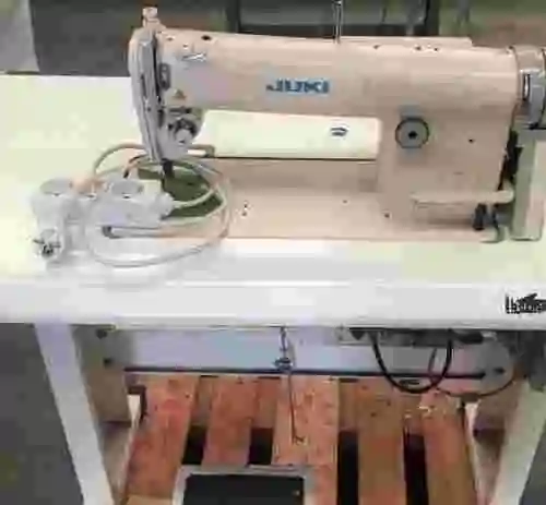 4. MAQUINA DE COSER JUKI MP-200