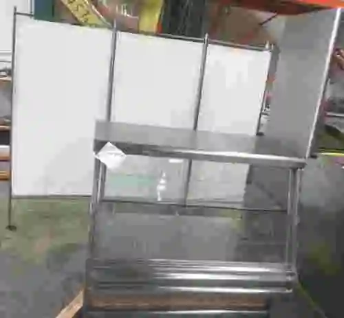3. Vitrina  de Inox.con cristal frontal, iluminacion interior  y  sobremesa abatible