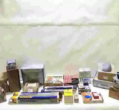 52. LOTE DE REPUESTOS ORIGINALES PARA AUTOMÓVILES