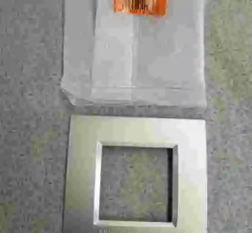 2. PLACAS CUADRADAS LIVINGLIGHT BTICINO LNA4802TE LOTE DE 3 UNIDADES