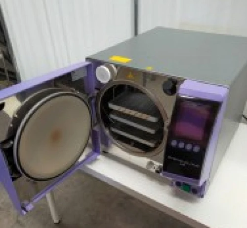 4. Maquina de esterilizado COMINOX STERILCLAVE 18