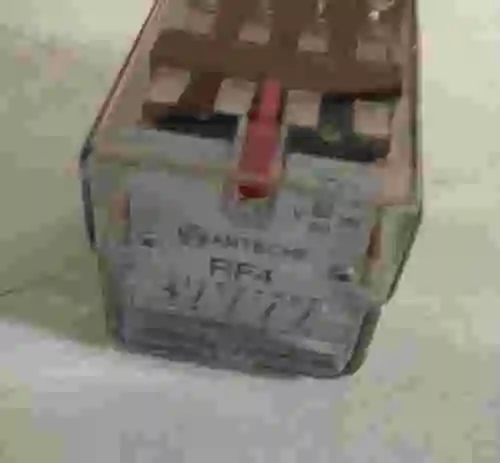 1. Relé monoestable ARTECHE RF-4/ 220V
