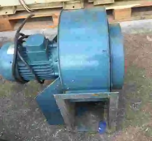 1. Turbina extractora Sodeca trifasica 5,5 hp.