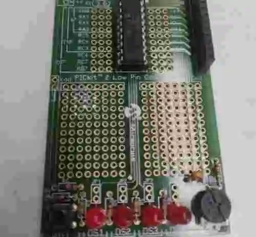 1. PLACA DE CIRCUITO MICROCHIP 02-01831-R1