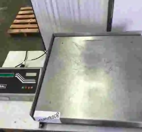 4. Bascula sobremesa Inox  de 60x60 cm con  visor DIBAL de 0-15 kg