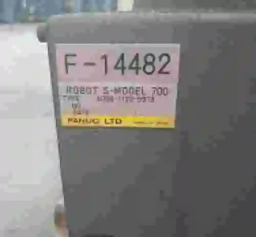 11. Robot S-MODEL 700 F-14482