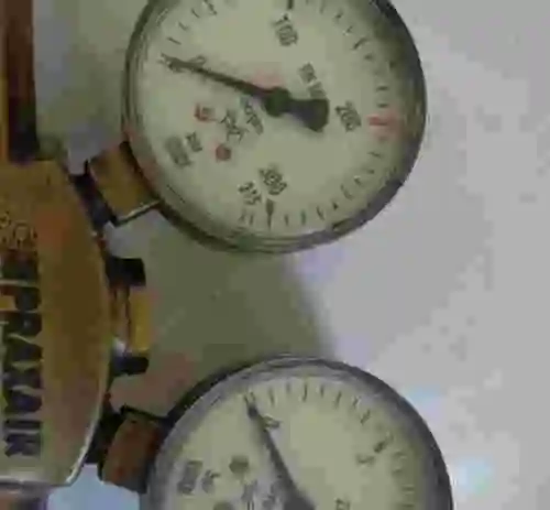 2. Regulador PRAXAIR DIN 2002-MP-PROPANO
