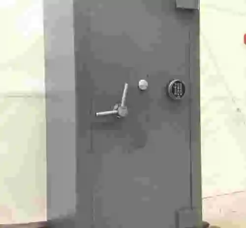 2. CAJA FUERTE MARCA ZUBIGARAY