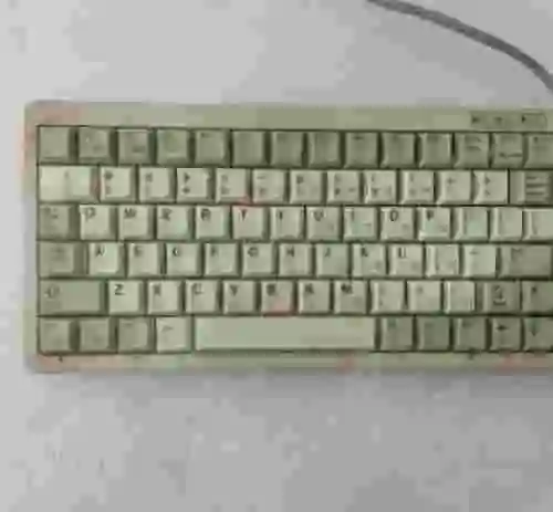 3. TECLADO CHERRY ML4100