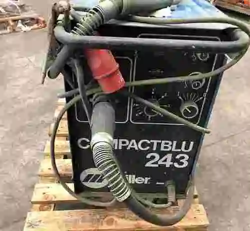 11. Equipo de soldadura MILLER COMPACTBLU 243