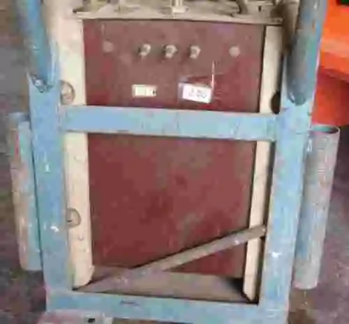 3. Máquina de soldar por electrodos
