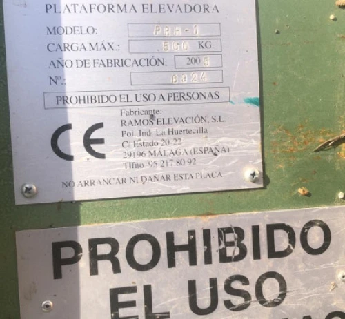 2. Montacargas con cajón