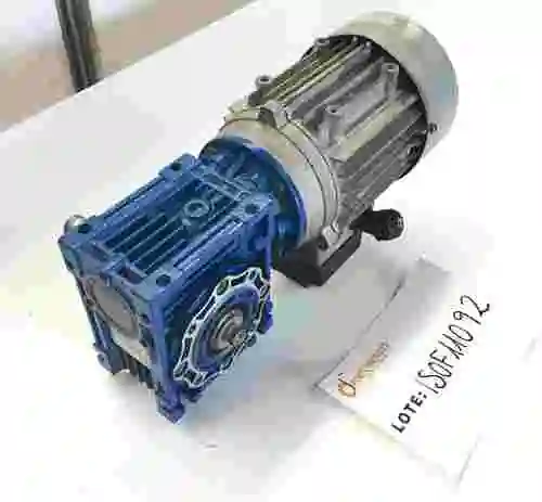 4. MOTOR CON REDUCTOR MARCA MOTOVARIO DE 0.18KW