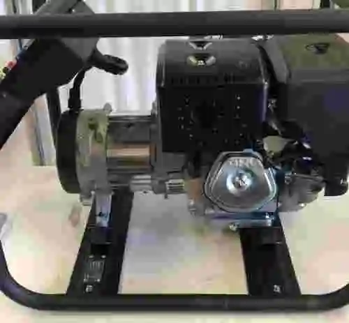 7. GENERADOR HYUNDAI GASOLINA 3000 RPM HY6000