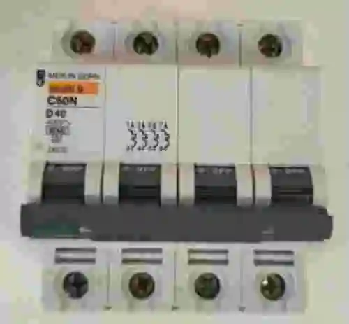 1. Disyuntor magnetotérmico MERLIN GERIN 24692