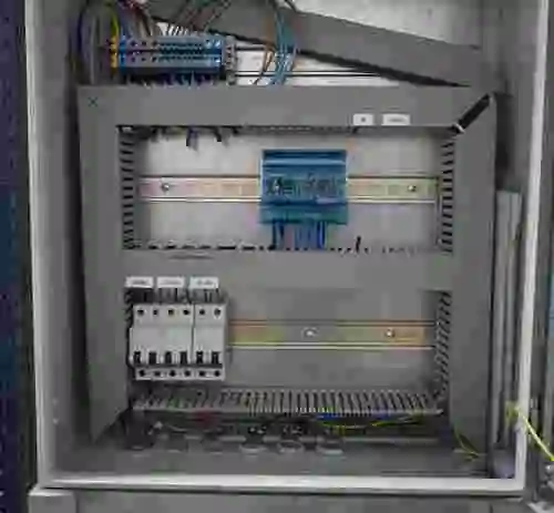 5. Cuadro eléctrico sobre estructura