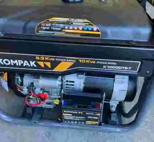 11. Generador Kompak Gasolina Full Power 10 KVA AVR
