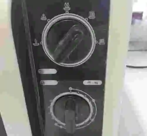 4. MICROONDAS CARREFOUR HOME HMO 20-10